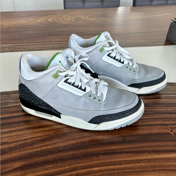Men’s Air Jordan 3 Retro in color ‘Chlorophyll’ - Picture 5 of 7